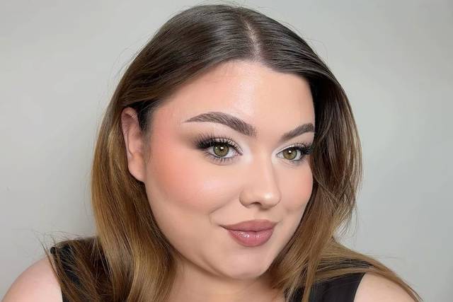 Sandy Glow Makeup