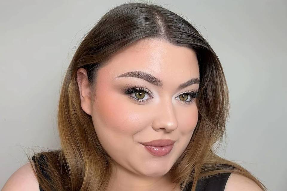 Sandy Glow Makeup