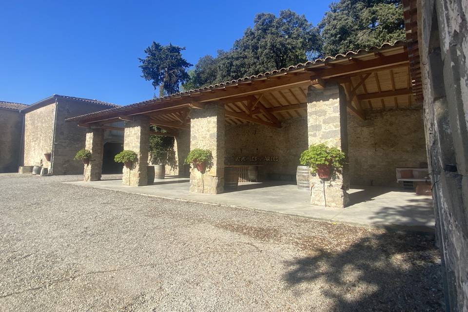 Hangar et cour intérieure