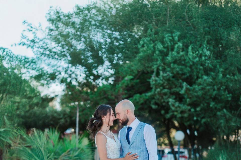 E & S