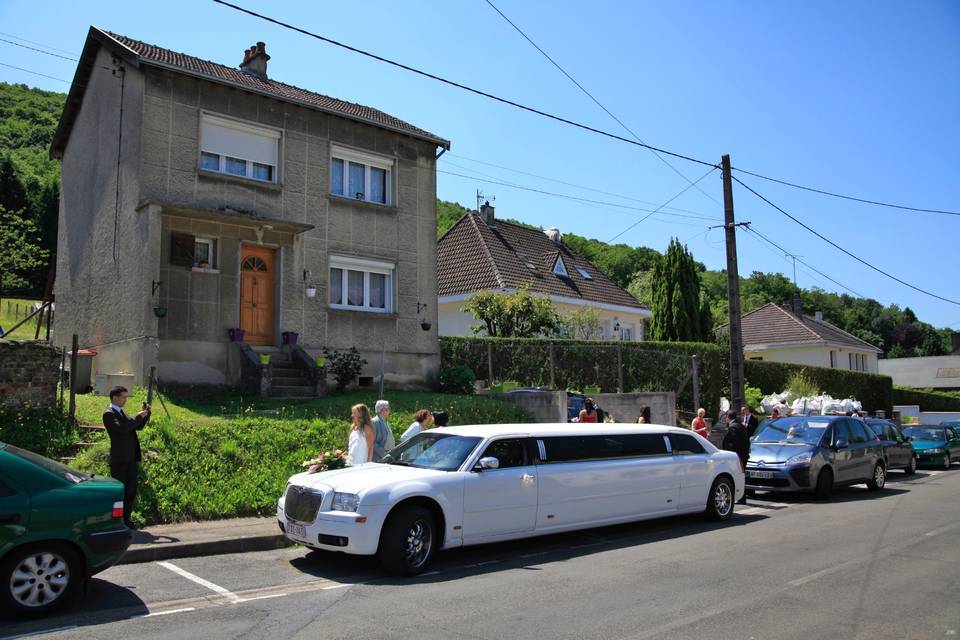 Limousine maison marié