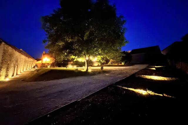 Jardin by night