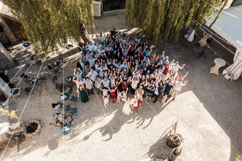 Photo de groupe dans la cour