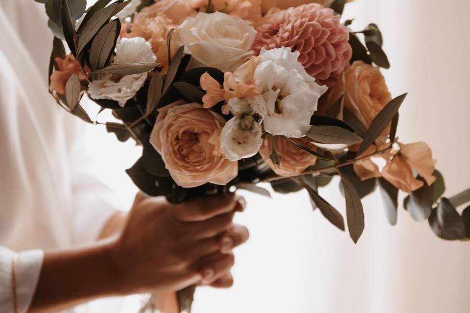 Bouquet de mariée saumoné