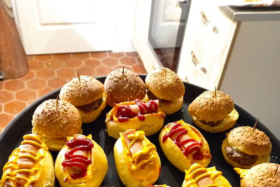 Mini hot dog et burger