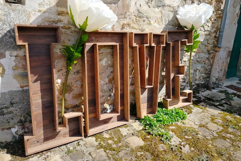 Grosses lettres en bois