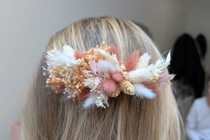 Peigne en fleur séchées