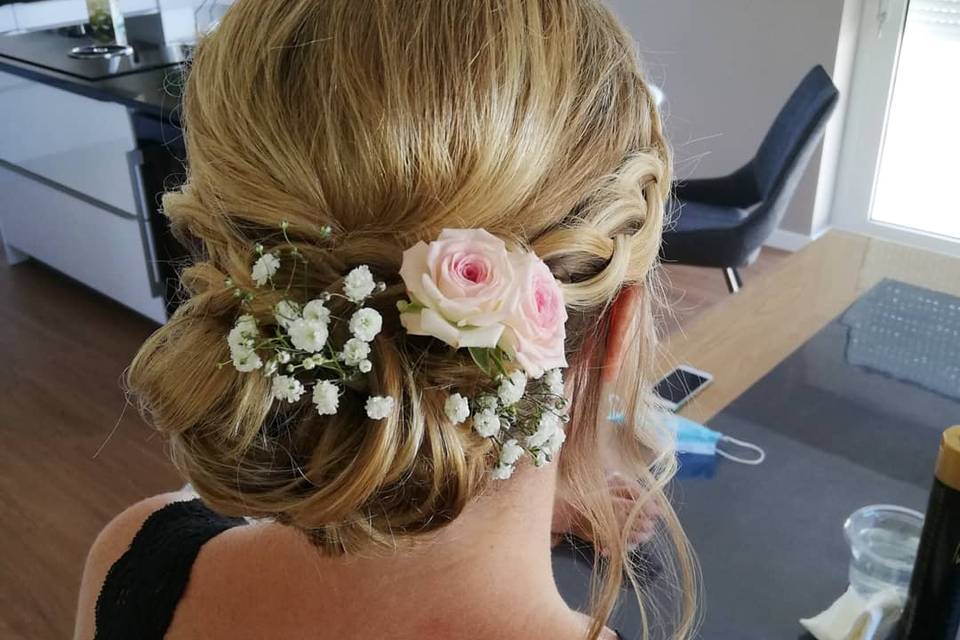 Chignon haut romantique