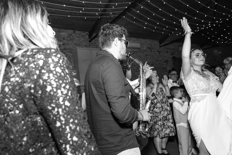 Saxophone Wedding