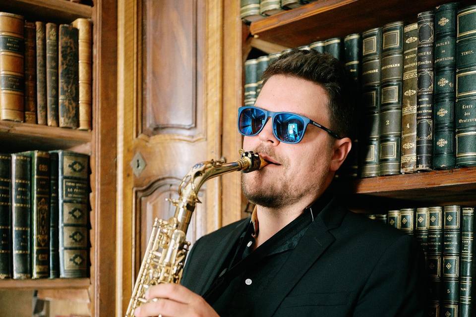 Saxophone Wedding