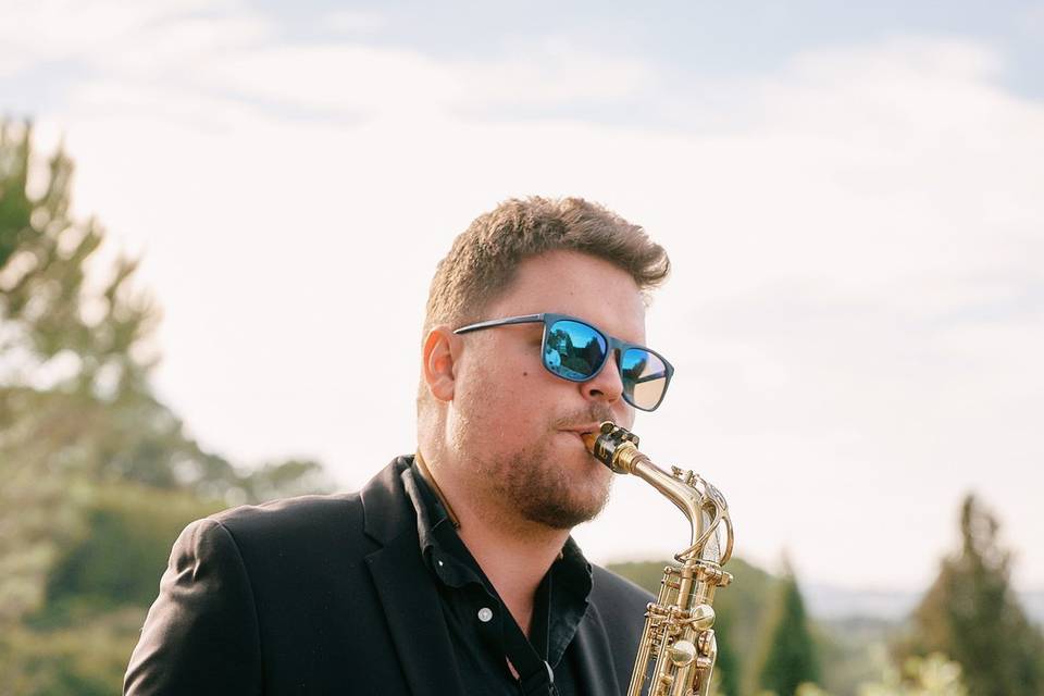 Saxophone Wedding