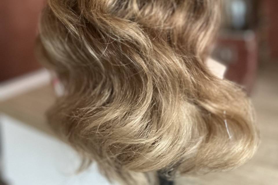 Hollywood waves