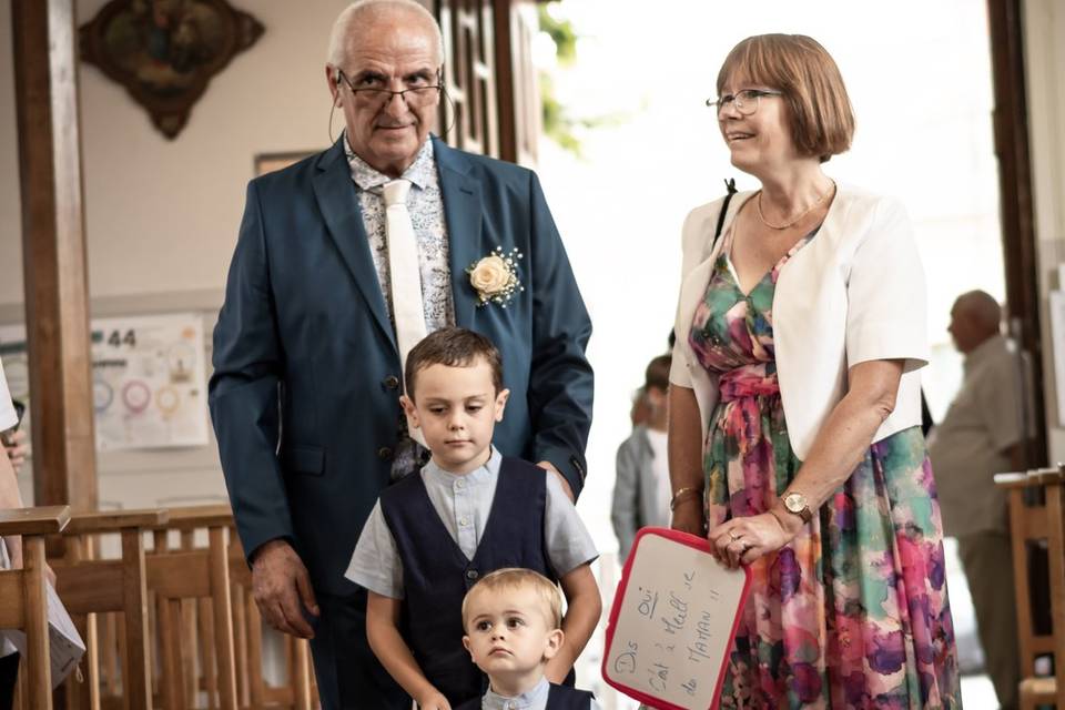 Arrivée des enfants église