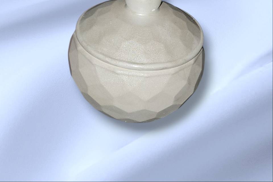 5cm de haut et 6cm de diamètre