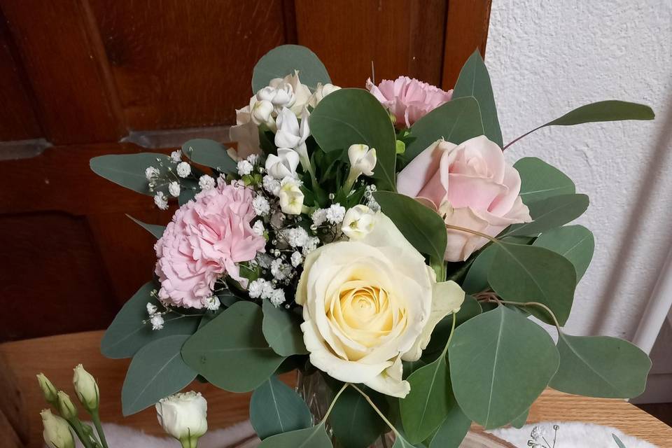 Ensemble de vases fleuris