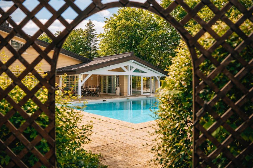 Jardin & piscine ensoleillés